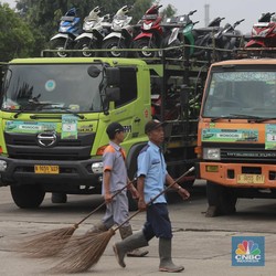 Ratusan Motor Diangkut Truk 'Mudik Gratis' di Terminal Pulogadung