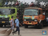Ratusan Motor Diangkut Truk 'Mudik Gratis' di Terminal Pulogadung