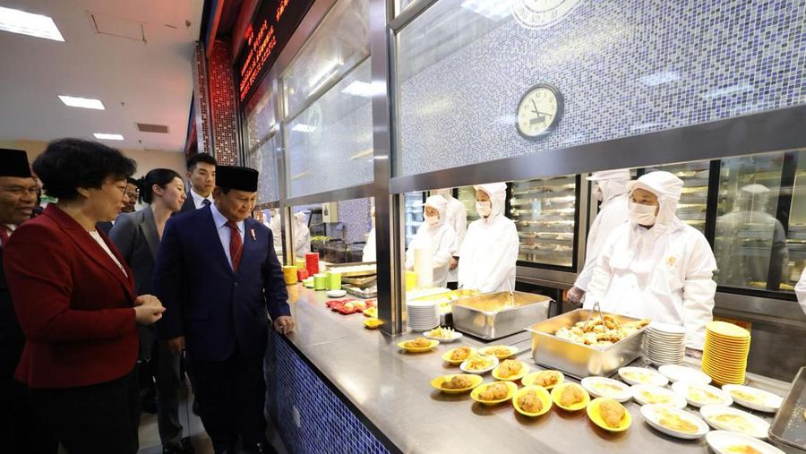 Prabowo Tinjau Program Makan Siang di China. Prabowo Tinjau Program Makan Siang di China. (Dok. Kemhan RI)