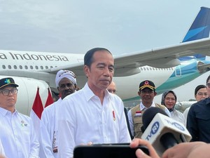 Kata Jokowi Jangan Seperti Itu Usai Hasto Hembuskan Isu Rebut Partai