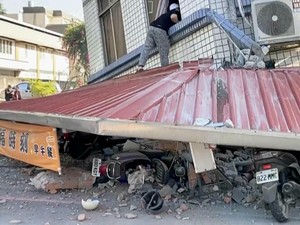 Kondisi Gedung-Gedung di Taiwan Usai Gempa, Lantai Dasar Rata dengan Tanah