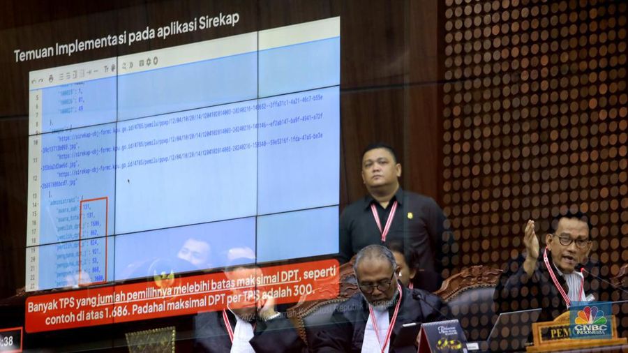Yudistira Dwi Wardhana Asnar, Saksi Ahli Termohon dalam sidang lanjutan sengketa Perselisihan Hasil Pemilihan Umum (PHPU) 2024 di ruang sidang MK, Rabu (3/4/2024). (CNBC Indonesia/Muhammad Sabki)