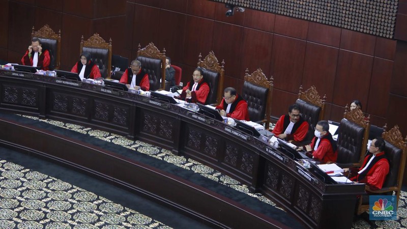 Yudistira Dwi Wardhana Asnar, Saksi Ahli Termohon dalam sidang lanjutan sengketa Perselisihan Hasil Pemilihan Umum (PHPU) 2024 di ruang sidang MK, Rabu (3/4/2024). (CNBC Indonesia/Muhammad Sabki)