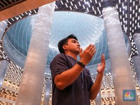 Menjemput Lailatul Qadar, Potret Khusyuk Itikaf di Masjid Istiqlal
