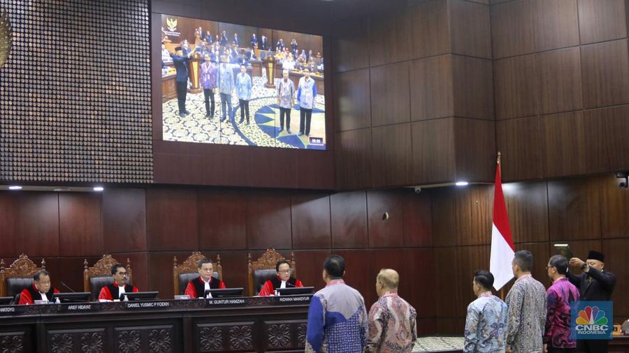Yudistira Dwi Wardhana Asnar, Saksi Ahli Termohon dalam sidang lanjutan sengketa Perselisihan Hasil Pemilihan Umum (PHPU) 2024 di ruang sidang MK, Rabu (3/4/2024). (CNBC Indonesia/Muhammad Sabki)