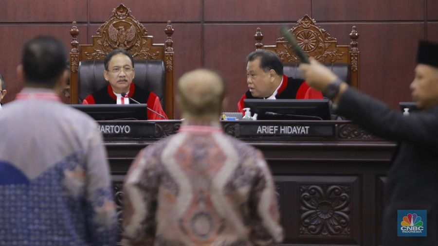 Yudistira Dwi Wardhana Asnar, Saksi Ahli Termohon dalam sidang lanjutan sengketa Perselisihan Hasil Pemilihan Umum (PHPU) 2024 di ruang sidang MK, Rabu (3/4/2024). (CNBC Indonesia/Muhammad Sabki)