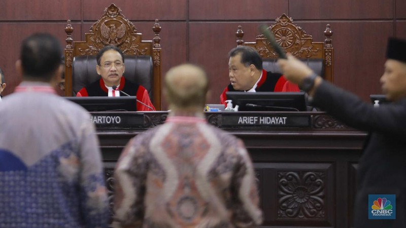 Yudistira Dwi Wardhana Asnar, Saksi Ahli Termohon dalam sidang lanjutan sengketa Perselisihan Hasil Pemilihan Umum (PHPU) 2024 di ruang sidang MK, Rabu (3/4/2024). (CNBC Indonesia/Muhammad Sabki)