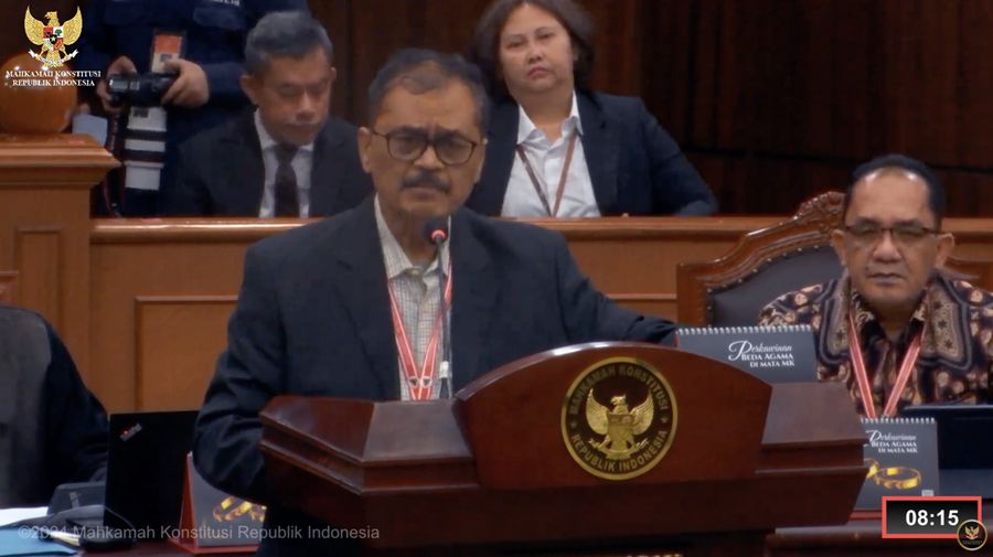 Ahli pihak Prabowo-Gibran, Prof. Dr. Andi Muhammad Asrun memaparkan dalam sidang lanjutan kasus perselisihan hasil Pemilu Presiden & Wakil Presiden Tahun 2024 di Gedung Mahkamah Konstitusi pada Kamis (4/4/2024). (Tangkapan Layar Youtube Mahkamah Konstitusi RI)