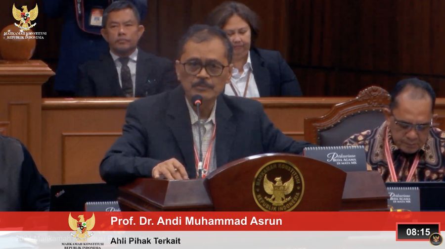 Ahli pihak Prabowo-Gibran, Prof. Dr. Andi Muhammad Asrun memaparkan dalam sidang lanjutan kasus perselisihan hasil Pemilu Presiden & Wakil Presiden Tahun 2024 di Gedung Mahkamah Konstitusi pada Kamis (4/4/2024). (Tangkapan Layar Youtube Mahkamah Konstitusi RI)