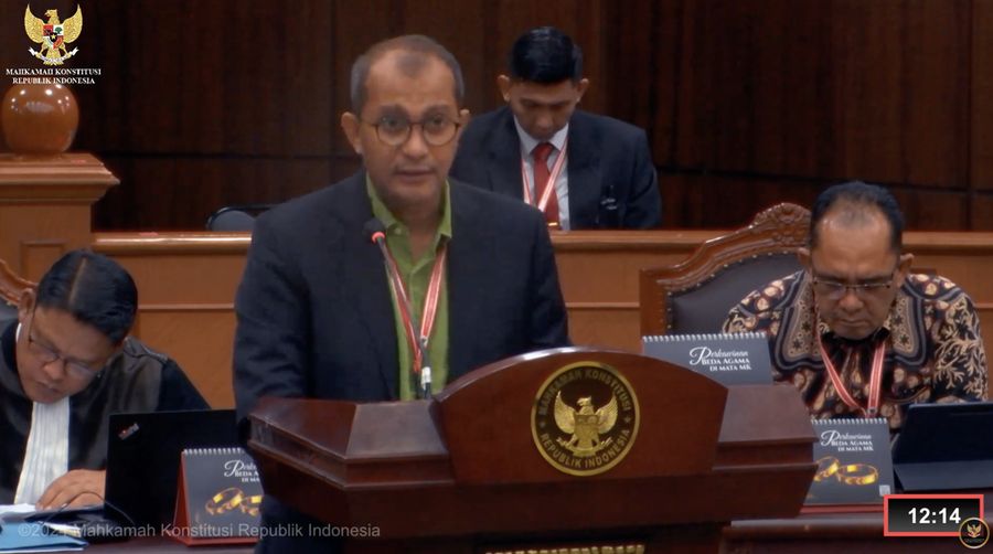 Ahli yang diajukan Prabowo-Gibran Eddy Hiariej dalam sidang lanjutan kasus perselisihan hasil Pemilu Presiden & Wakil Presiden Tahun 2024 di Gedung Mahkamah Konstitusi pada Kamis (4/4/2024). (Tangkapan Layar Youtube Mahkamah Konstitusi RI)