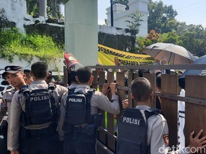 Jelang Vonis Daniel Aktivis Lingkungan Karimunjawa, Massa Demo di PN Jepara