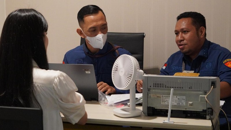 Aktris Sandra Dewi saat menjalani pemeriksaan sebagai saksi dalam kasus Izin Usaha Pertambangan (IUP) PT Timah Tbk di Kejaksaan Agung, Jakarta, Kamis (4/4/2024). (Dok: Kejagung)