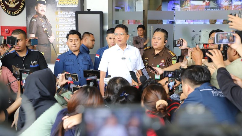 Aktris Sandra Dewi saat menjalani pemeriksaan sebagai saksi dalam kasus Izin Usaha Pertambangan (IUP) PT Timah Tbk di Kejaksaan Agung, Jakarta, Kamis (4/4/2024). (Dok: Kejagung)