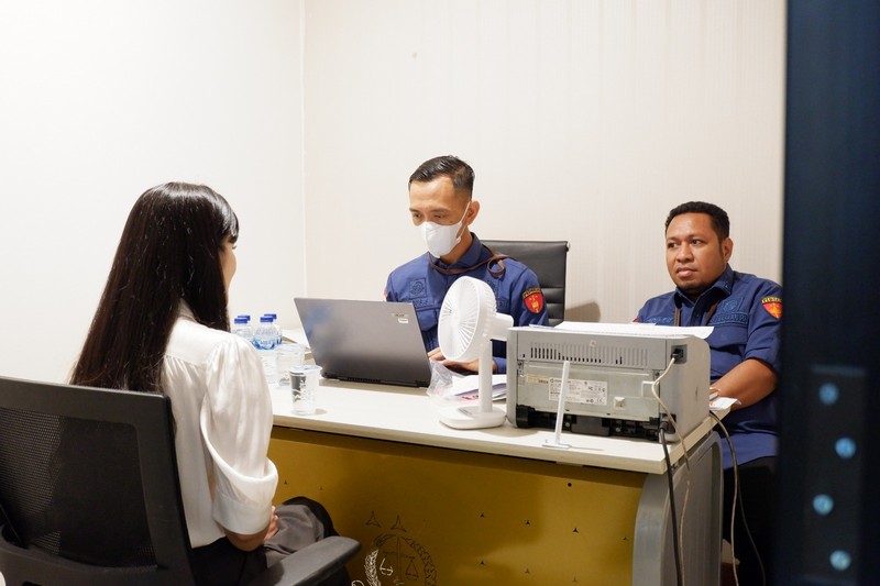 Aktris Sandra Dewi saat menjalani pemeriksaan sebagai saksi dalam kasus Izin Usaha Pertambangan (IUP) PT Timah Tbk di Kejaksaan Agung, Jakarta, Kamis (4/4/2024). (Dok: Kejagung) Aktris Sandra Dewi saat menjalani pemeriksaan sebagai saksi dalam kasus Izin Usaha Pertambangan (IUP) PT Timah Tbk di Kejaksaan Agung, Jakarta, Kamis (4/4/2024). (Dok: Kejagung)