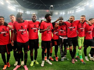 Nikmatilah Momen Ini, Leverkusen