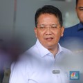 Direktur Penyidikan Jampidsus Kejagung, Kuntadi memberikan keterangan terkait pemanggilan aktris Sandra Dewi sebagai saksi dalam kasus IUP PT Timah di Kejaksaan Agung, Jakarta, Kamis (4/4/2024). (CNBC Indonesia/Faisal Rahman)