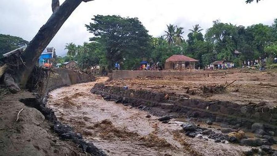 Efek siklon tropis seroja di NTT (AP/Rofinus Monteiro)