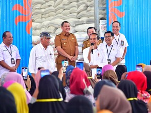 Jokowi Buka Suara Peluang Bansos Beras sampai Akhir Tahun