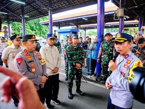 Tinjau Terminal Purabaya Sidoarjo, Kapolri Cek Kesiapan Bus Mudik-Sopir