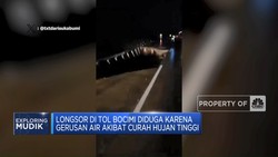 Video: Longsor Tol Bocimi, 2 Kendaraan Jadi Korban