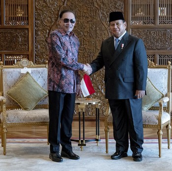Gaya Tak Biasa PM Malaysia Anwar Ibrahim saat Bertemu Prabowo Subianto