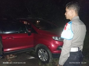Pengemudi Ford Tewas Tergorok Dalam Mobil di Kuningan, Ini Identitasnya