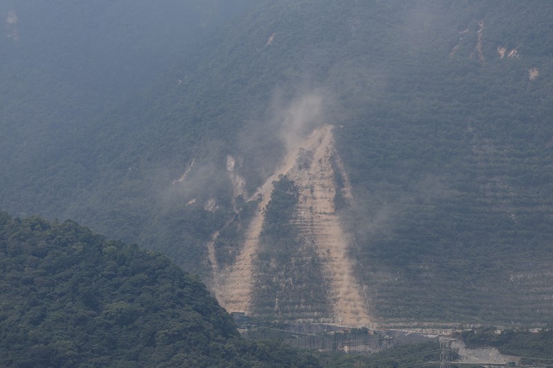Pemandangan kawasan pasca longsor akibat gempa, di Hualien, Taiwan, 4 April 2024. (REUTERS/Tyrone Siu) Pemandangan kawasan pasca longsor akibat gempa, di Hualien, Taiwan, 4 April 2024. (REUTERS/Tyrone Siu)