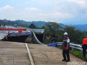 Jembatan Darurat Akan Dipasang di Lokasi Longsor Tol Bocimi Hari Ini