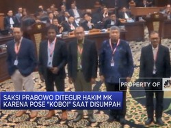 Video:Saksi Prabowo Ditegur Hakim MK Karena Pose "Koboi" Saat Disumpah