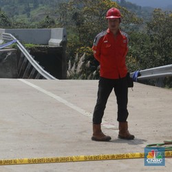 Tol Bocimi Berlubang Menganga, Wamen BUMN Upayakan Berfungsi di Mudik