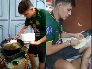 Wow! Para Bule Tampan Jualan Takjil Diburu Pembeli
