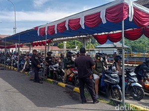 Cerita Pemudik di Padangbai, Pulang Lebih Awal-Tak Sabar Bertemu Keluarga