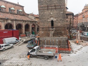 Ada Menara Pisa Ke-2 Nih di Italia, Bangunannya Lebih Miring!