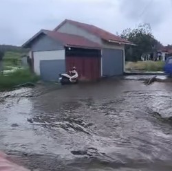 Ada Banjir Lahar Dingin Marapi, Jalur Padang-Bukittingi Terputus