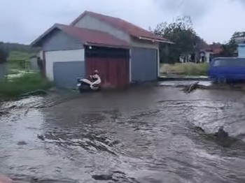 Ada Banjir Lahar Dingin Marapi, Jalur Padang-Bukittingi Terputus