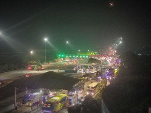 H-5 Lebaran, Bus Pemudik Mulai Mendominasi di Tol Jakarta-Cikampek