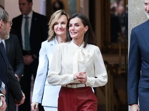 Siasat Ratu Letizia Tampil Elegan dengan Celana Panjang Kulit
