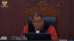 Arief Hidayat Pusing Baca Bukti Gugatan Pileg Golkar: Ini Nanti Hakimnya Mati