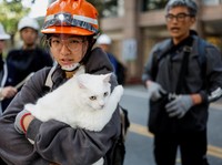 Potret Taiwan Pasca Gempa Dahsyat, Gedung Miring sampai Mobil Gepeng