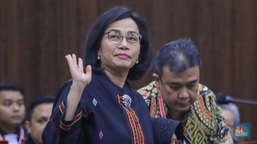 Menteri Keuangan Sri Mulyani saat menghadiri sidang lanjutan sengketa Perselisihan Hasil Pemilihan Umum (PHPU) 2024 di gedung Mahkamah Konstitusi (MK), Jakarta, Jumat (5/4/2024). (վ/Faisal Rahman)