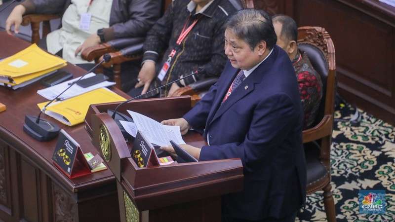 Suasan saat berlangsungnya sidang lanjutan sengketa Perselisihan Hasil Pemilihan Umum (PHPU) 2024 di Mahkamah Konstitusi (MK), Jakarta, Jumat (5/4/2024). Suasan saat berlangsungnya sidang lanjutan sengketa Perselisihan Hasil Pemilihan Umum (PHPU) 2024 di Mahkamah Konstitusi (MK), Jakarta, Jumat (5/4/2024). (CNBC Indonesia/Faisal Rahman)