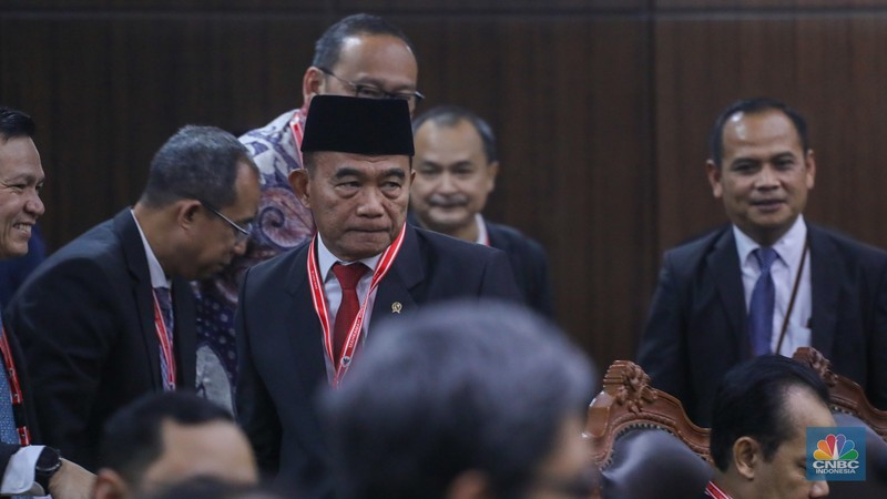 Suasan saat berlangsungnya sidang lanjutan sengketa Perselisihan Hasil Pemilihan Umum (PHPU) 2024 di Mahkamah Konstitusi (MK), Jakarta, Jumat (5/4/2024). Suasan saat berlangsungnya sidang lanjutan sengketa Perselisihan Hasil Pemilihan Umum (PHPU) 2024 di Mahkamah Konstitusi (MK), Jakarta, Jumat (5/4/2024). (CNBC Indonesia/Faisal Rahman)