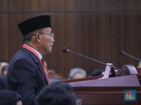 Muhadjir Beberkan Kebiasaan Jokowi Suka Bagi-bagi Bansos di Daerah