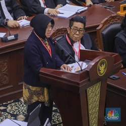 Risma: Kami tidak Salurkan Bansos dalam Barang, 100% Cash Transfer!