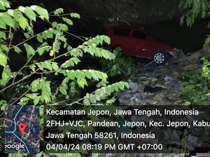 Diduga Lupa Tarik Tuas Rem, Mobil Isi Bocah 5 Tahun Terjun ke Sungai di Blora