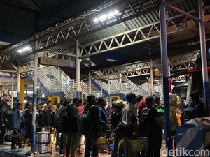 Lonjakan Pemudik Padati Terminal Purabaya Surabaya H-5 Lebaran