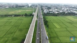 H-5 Lebaran, Arus Lalu Lintas di Tol Cileunyi Ramai Lancar
