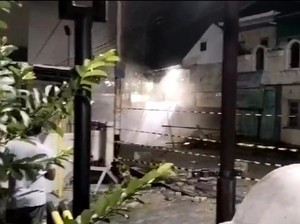 Imbas Tanah Ambles, Dapur Rumah di Permata Puri Semarang Roboh