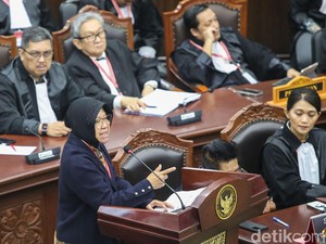 Jawab Hakim MK, Risma Ungkap Alasan Jarang Kelihatan Bagi-bagi Bansos