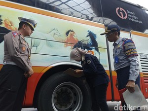 Terminal Patria Blitar Ramp Check Bus dan Tes Urine Sopir Hadapi Arus Mudik
